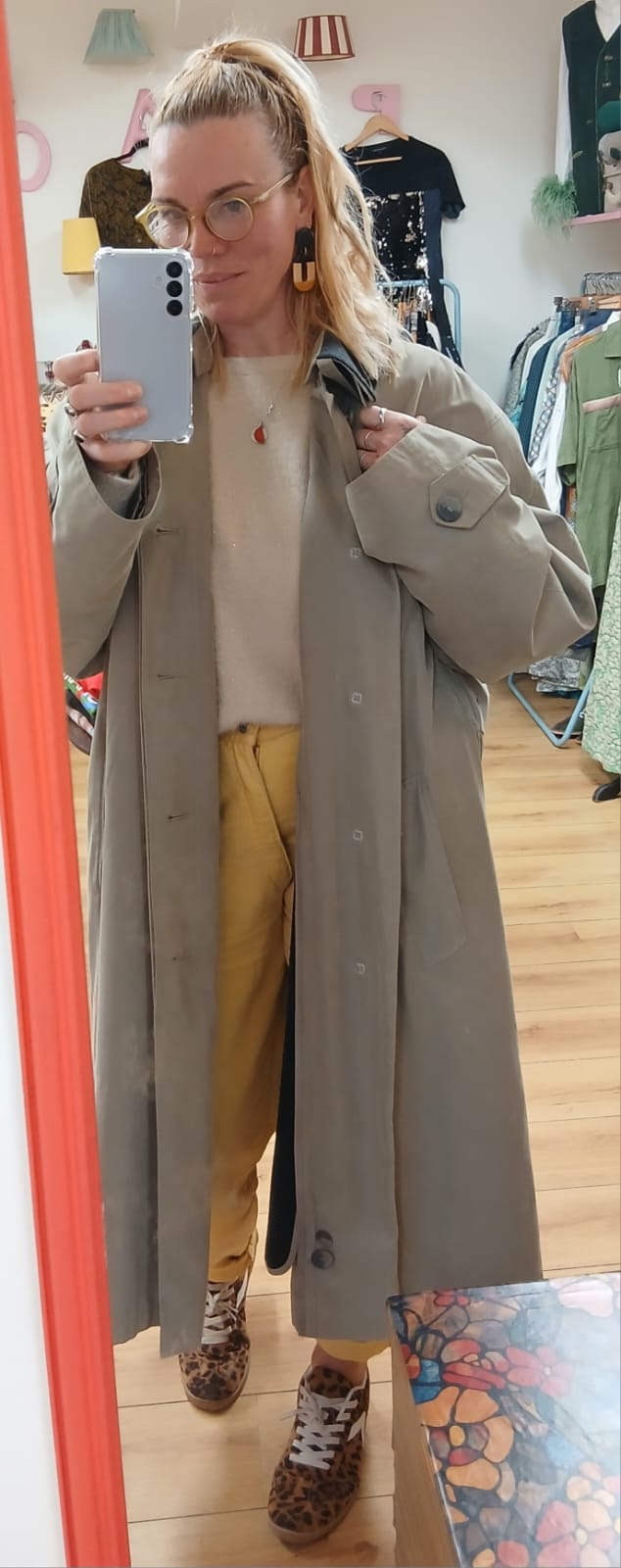 Bugatti vintage Trench size 18 ➕️